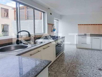 Casa en Venta Sector Av. Occidental Frente a la Unidad Educativa Athenas School