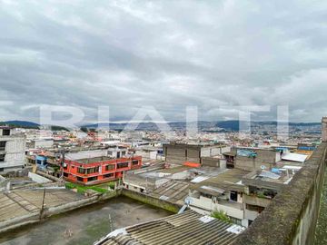 Se Vende Casa Rentera con Gran Potencial en Sector Mena 2