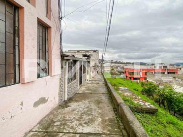 Se Vende Casa Rentera con Gran Potencial en Sector Mena 2