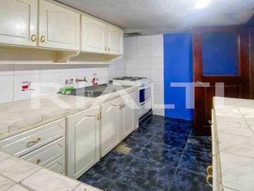 Se Vende Casa Rentera con Gran Potencial en Sector Mena 2