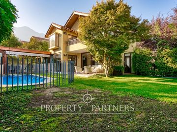 Impecable casa en venta tranquilo condominio La Reina Alta