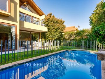 Impecable casa en venta tranquilo condominio La Reina Alta
