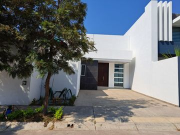 : Casa en Venta de una Planta en Residencial Bosque Real