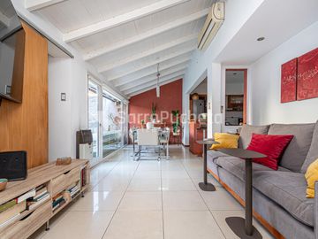 Venta chalet 4 ambientes con jardín y piscina en Haedo.