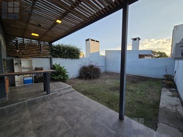 Casa en  QUINTAS DE ARGUELLO APTA CREDITO
