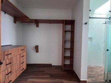 Casa en Venta cerca de Galerías Santa Anita