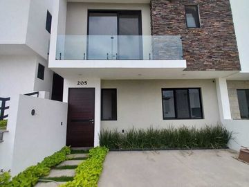 Casa en Venta cerca de Galerías Santa Anita