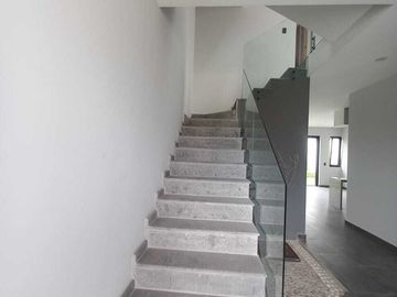 Casa en Venta cerca de Galerías Santa Anita