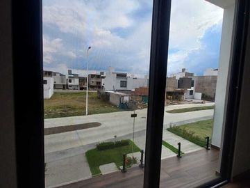 Casa en Venta cerca de Galerías Santa Anita