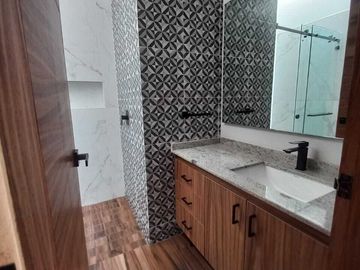 Casa en Venta cerca de Galerías Santa Anita