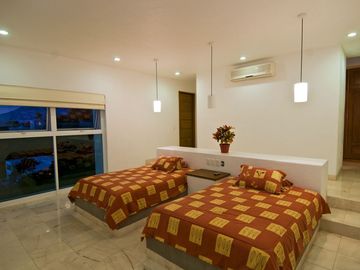 CASA ESTILO MEXICANO, FRACC. LA PUNTA, MANZANILLO