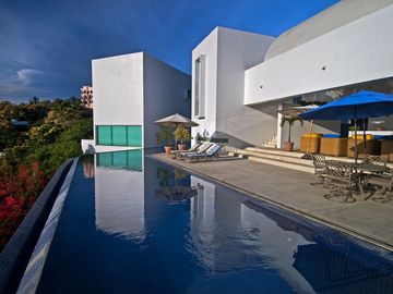 CASA ESTILO MEXICANO, FRACC. LA PUNTA, MANZANILLO