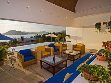 CASA ESTILO MEXICANO, FRACC. LA PUNTA, MANZANILLO