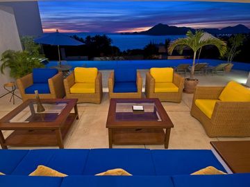 CASA ESTILO MEXICANO, FRACC. LA PUNTA, MANZANILLO