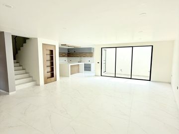 Elegante casa en venta en Fracc Finca de las Ánimas