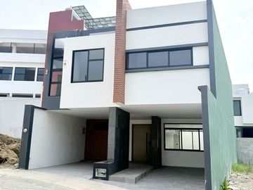 Elegante casa en venta en Fracc Finca de las Ánimas