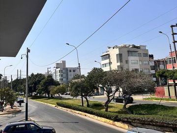 ALQUILER  DEPARTAMENTO EN LA AV. LA MERCED SURCO