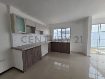 Increíble Oportunidad Urb.Terranostra Casa Esquinera de estreno al costo E.Men