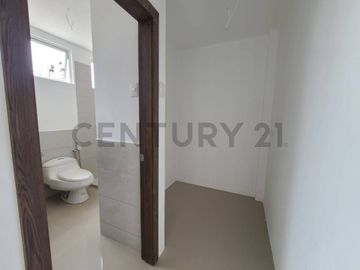 Increíble Oportunidad Urb.Terranostra Casa Esquinera de estreno al costo E.Men