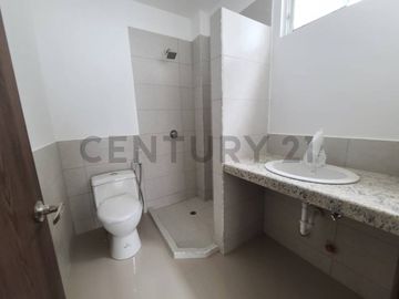 Increíble Oportunidad Urb.Terranostra Casa Esquinera de estreno al costo E.Men