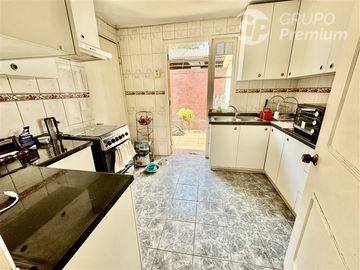 Casa en Venta en reina Victoria con Monseñor Edwards
