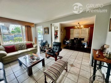 Casa en Venta en reina Victoria con Monseñor Edwards