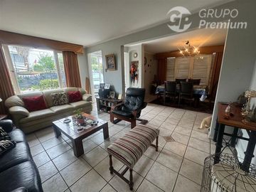 Casa en Venta en reina Victoria con Monseñor Edwards