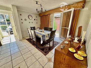 Casa en Venta en reina Victoria con Monseñor Edwards