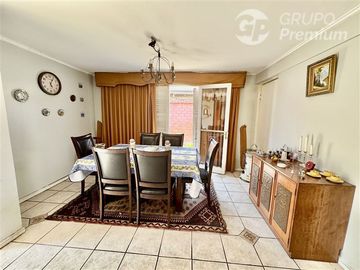 Casa en Venta en reina Victoria con Monseñor Edwards