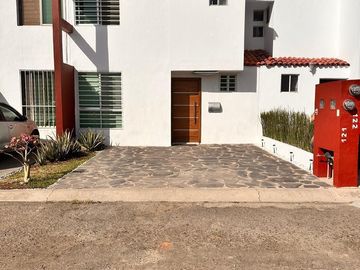 Venta Casa en Altus Bosques con Magníficos Terminados