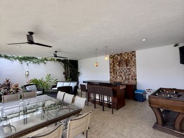 🏡 Residencia sobre Avenida Principal en Montebello – Amplios Espacios