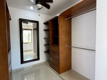 🏡 Residencia sobre Avenida Principal en Montebello – Amplios Espacios