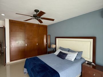 🏡 Residencia sobre Avenida Principal en Montebello – Amplios Espacios