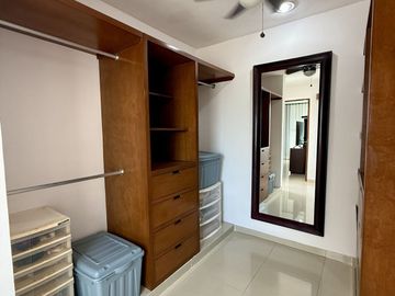 🏡 Residencia sobre Avenida Principal en Montebello – Amplios Espacios
