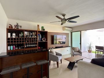🏡 Residencia sobre Avenida Principal en Montebello – Amplios Espacios