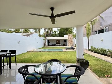 🏡 Residencia sobre Avenida Principal en Montebello – Amplios Espacios