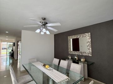 🏡 Residencia sobre Avenida Principal en Montebello – Amplios Espacios