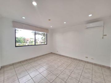 Casa en  venta de 5 dormitorios en Urb. Tennis Club, Samborondón