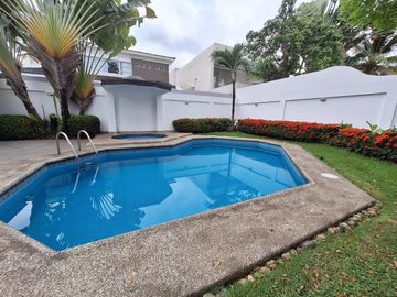 Casa en  venta de 5 dormitorios en Urb. Tennis Club, Samborondón