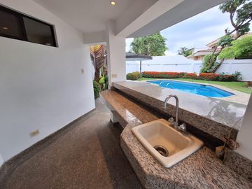 Casa en  venta de 5 dormitorios en Urb. Tennis Club, Samborondón