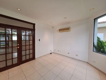 Casa en  venta de 5 dormitorios en Urb. Tennis Club, Samborondón
