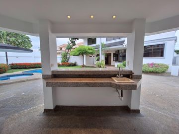 Casa en  venta de 5 dormitorios en Urb. Tennis Club, Samborondón