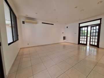 Casa en  venta de 5 dormitorios en Urb. Tennis Club, Samborondón
