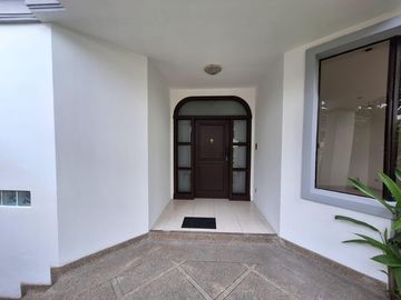 Casa en  venta de 5 dormitorios en Urb. Tennis Club, Samborondón