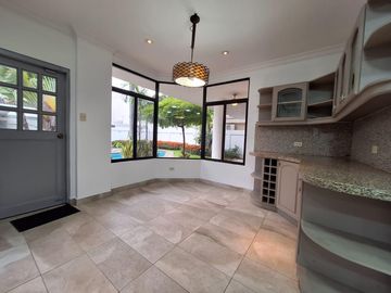 Casa en  venta de 5 dormitorios en Urb. Tennis Club, Samborondón