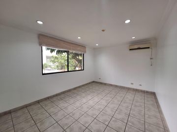 Casa en  venta de 5 dormitorios en Urb. Tennis Club, Samborondón