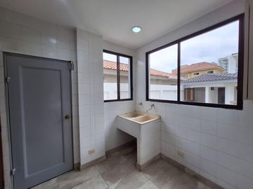 Casa en  venta de 5 dormitorios en Urb. Tennis Club, Samborondón