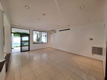 Casa en  venta de 5 dormitorios en Urb. Tennis Club, Samborondón