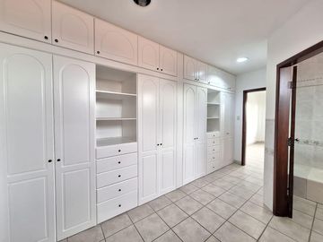 Casa en  venta de 5 dormitorios en Urb. Tennis Club, Samborondón