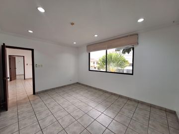 Casa en  venta de 5 dormitorios en Urb. Tennis Club, Samborondón